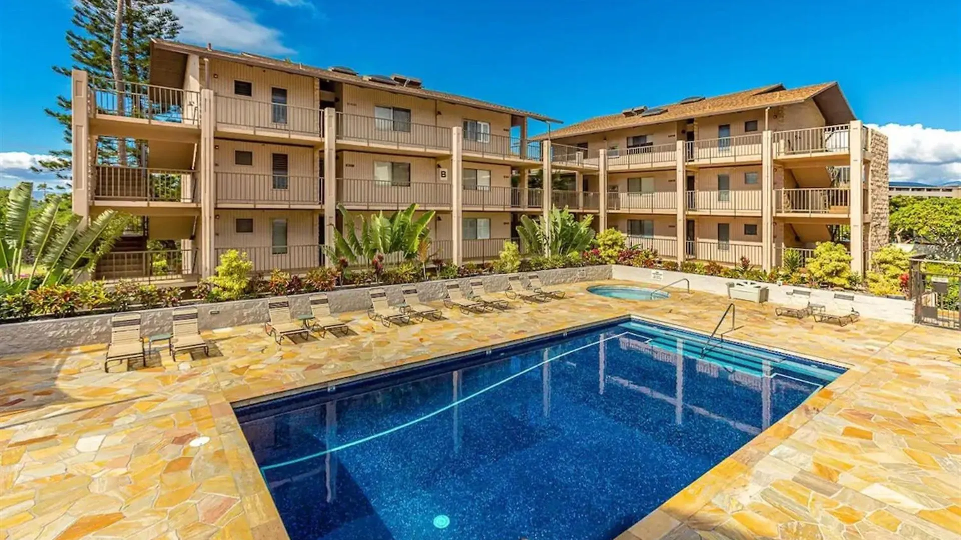 Spacious Ocean View Condo In キヘイ